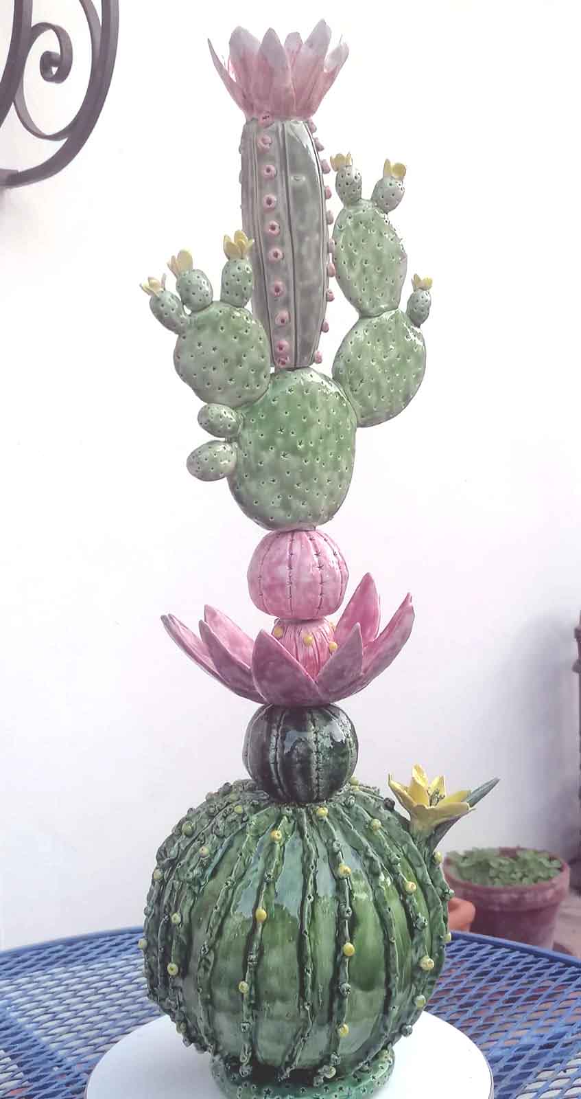 Installazione (totem) Succulente - gres e smalti - 57 cm di altezza