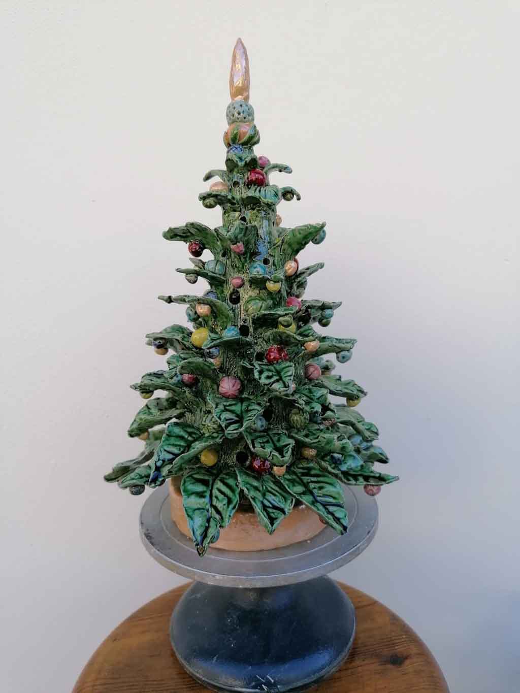 Albero di natale in gres grigio e smalti - 34 cm altezza