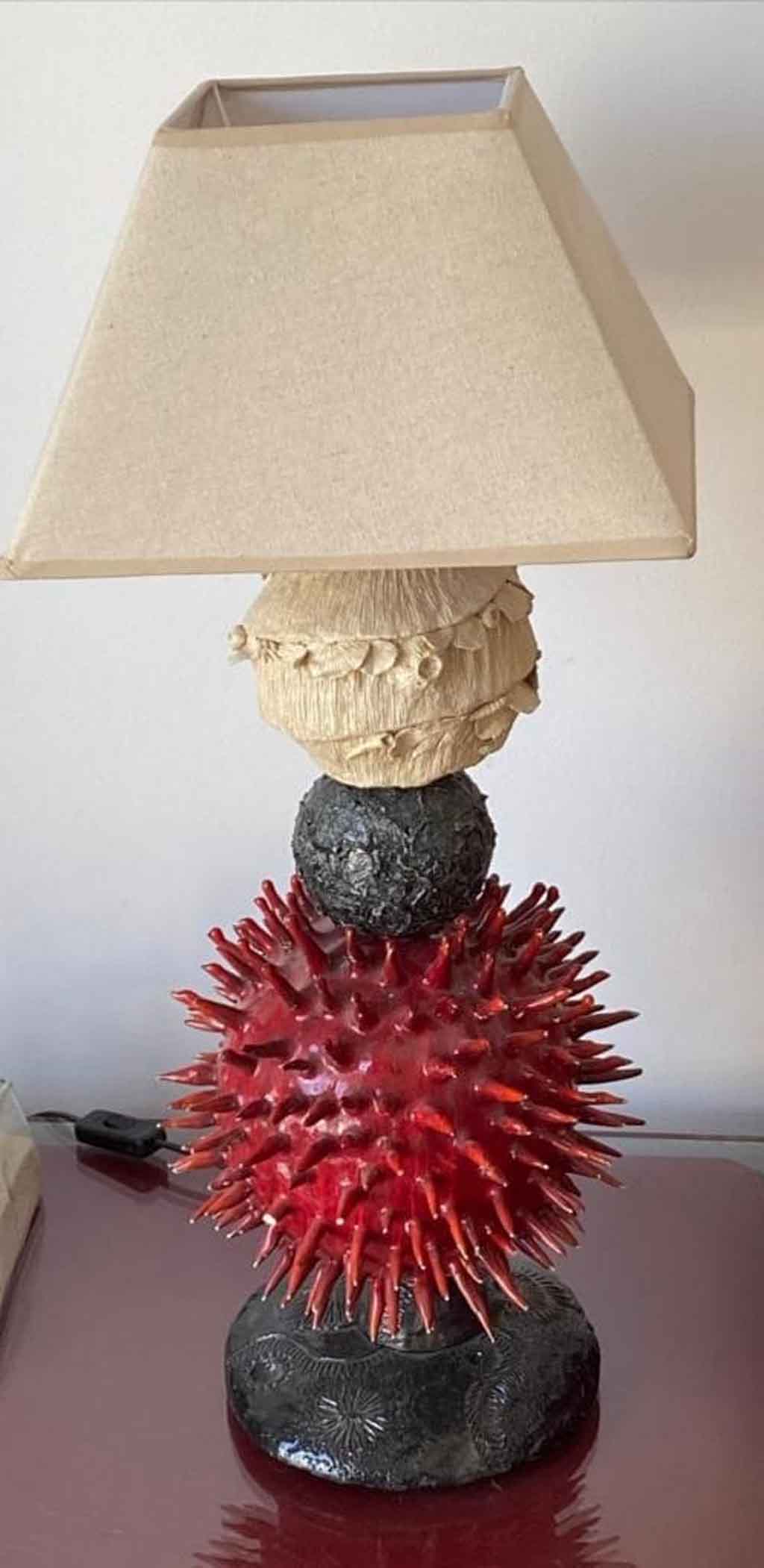 Lampada I frutti del mare - gres bianco e nero smaltati - 60cm.